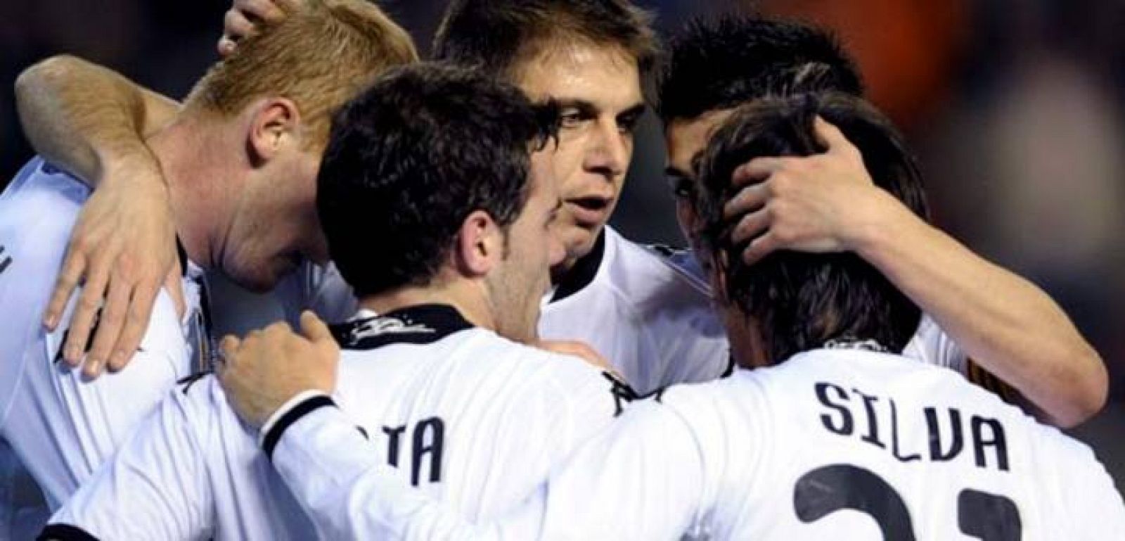 Los jugadores del Valencia celebran uno de los goles conseguidos ante el Villarreal.