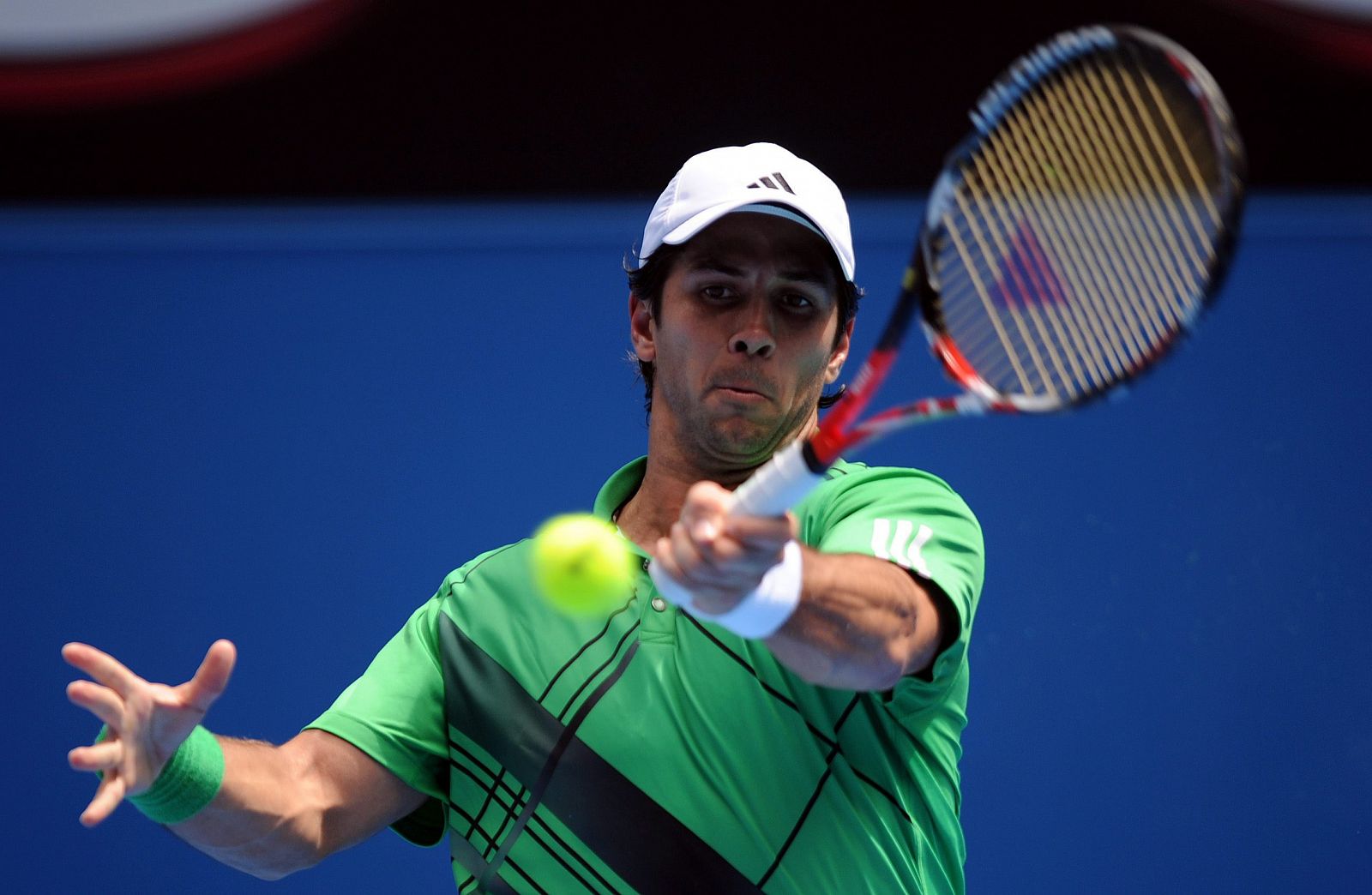 Verdasco devuelve una bola ante el australiano Carsten Ball.