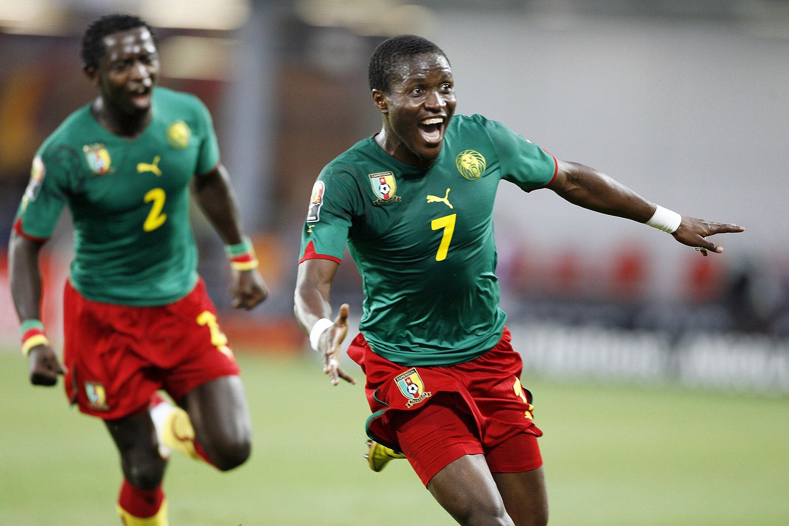 El camerunes Nguemo celebra su gol ante Túnez.