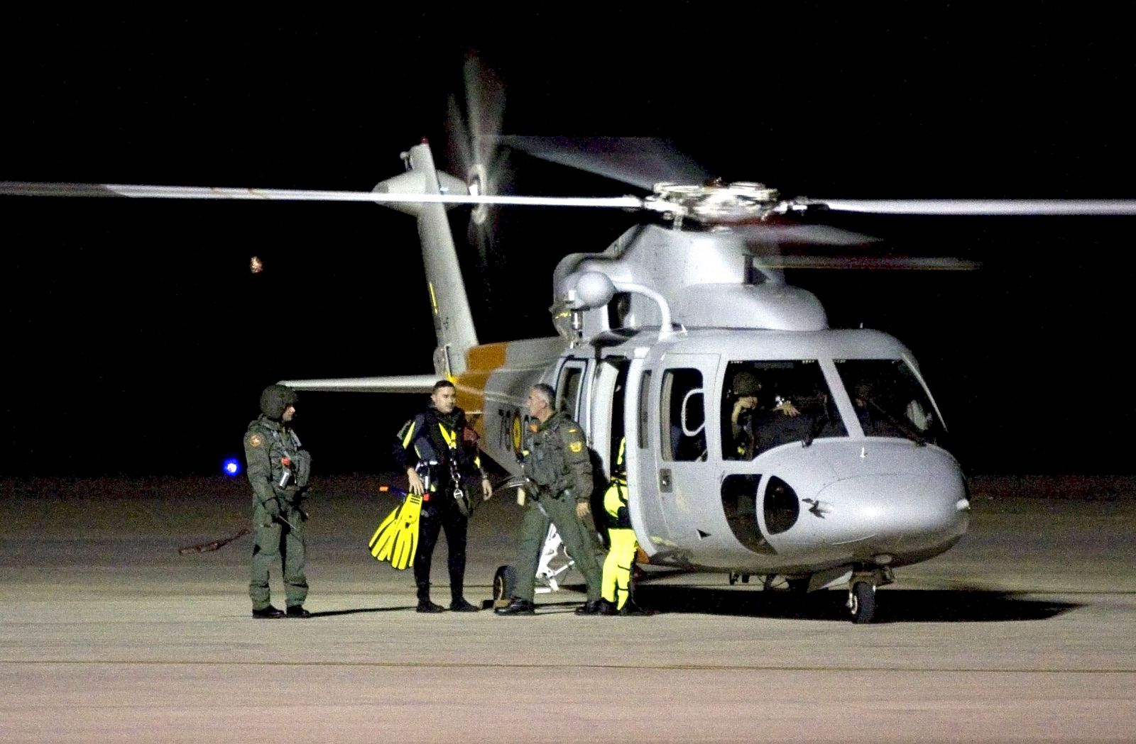 TRES PERSONAS DESAPARECEN AL CAER AL MAR EL HELICÓPTERO EN QUE VIAJABAN