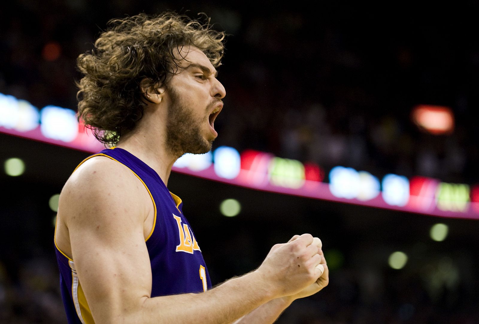 Pau Gasol gesticula tras fallar una jugada en el partido contra los Toronto Raptors.