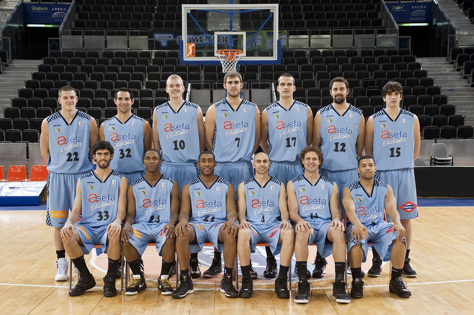 Los jugadores del Estudiantes posan para la foto oficial del club.