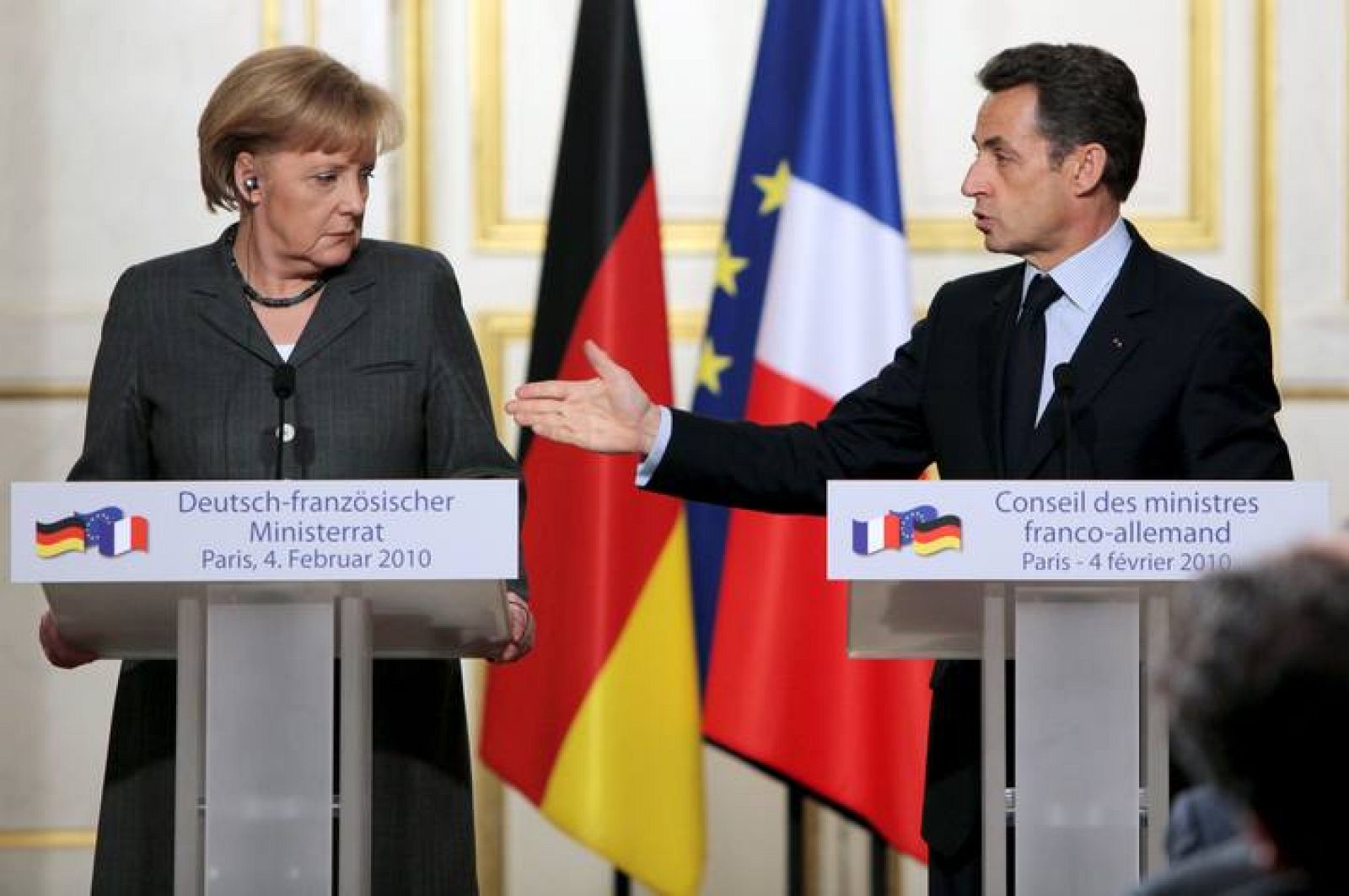 Sarkozy durante una rueda de prensa con Merkel