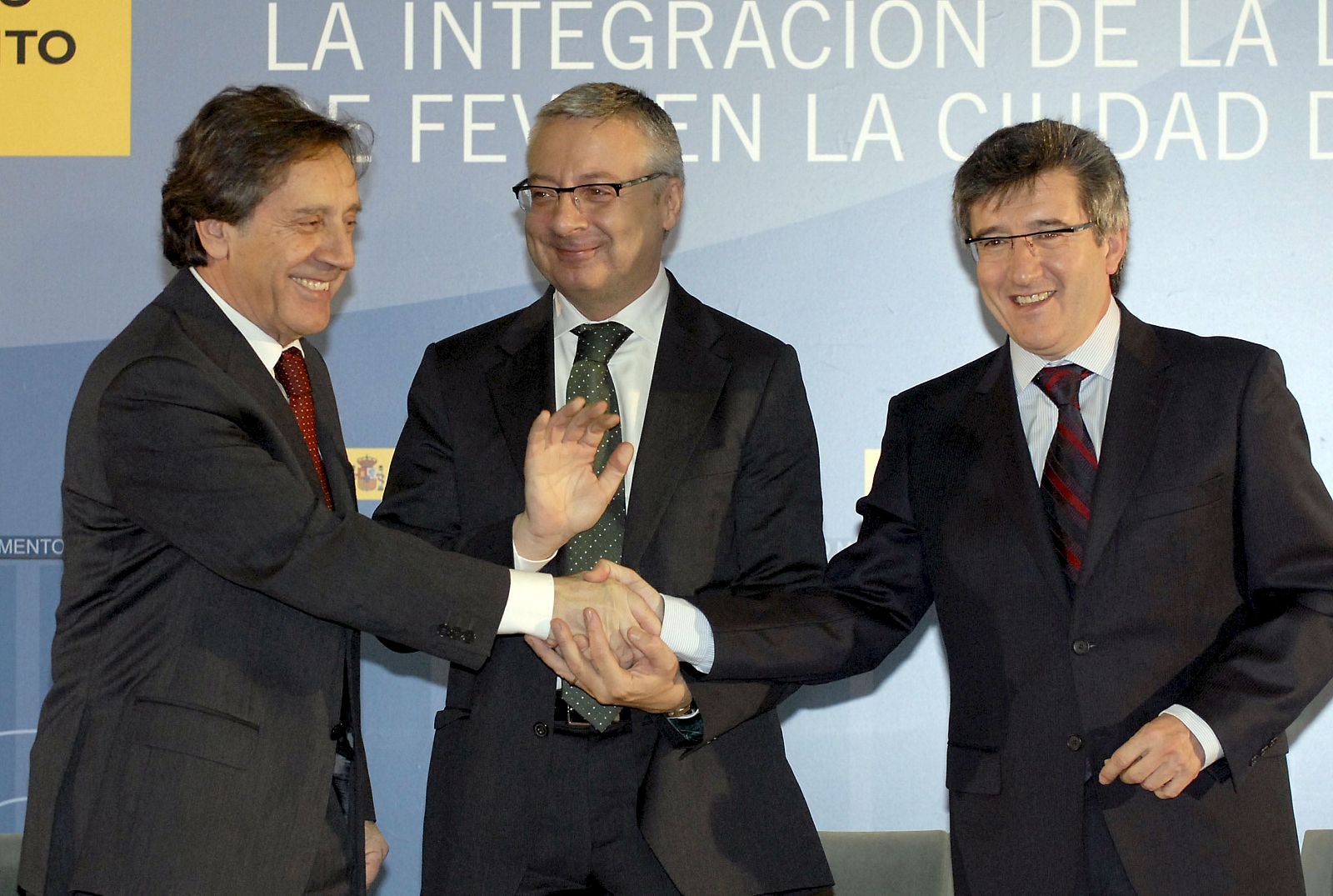 Firma de integración en León de la línea de Feve