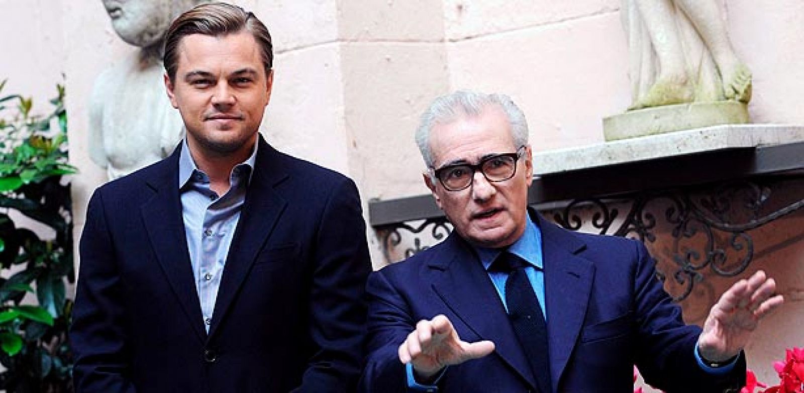 Leonardo DiCaprio y Martin Scorsese posan para la prensa en lpresentación de 'Shutter Island' en Roma