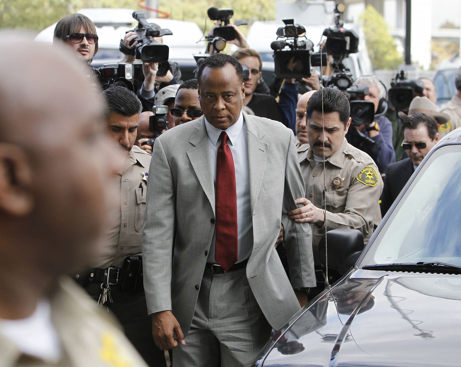 El doctor Conrad Murray llega al Tribunal Superior de Los Angeles.