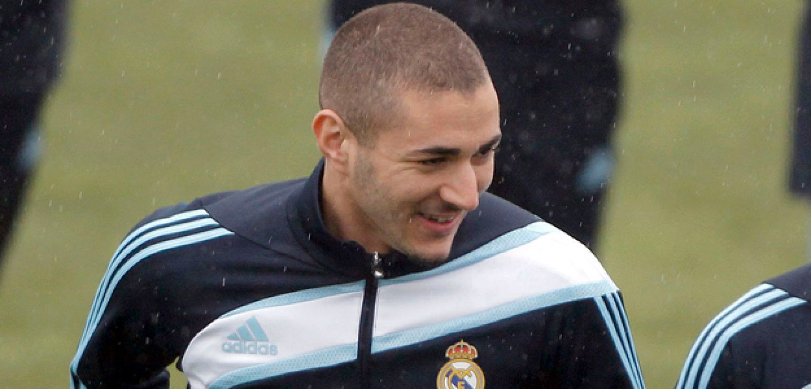 Benzema tiene una lesión muscular que le tendrá de baja unos siete días.