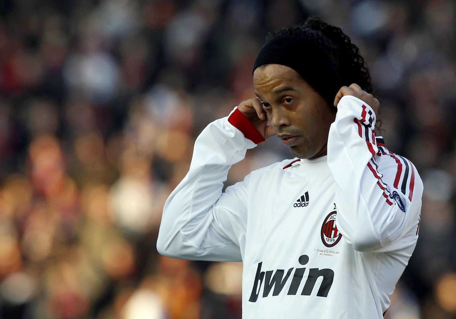 Ronaldinho sufrió el intento de estafa cuando jugaba en el Barcelona.