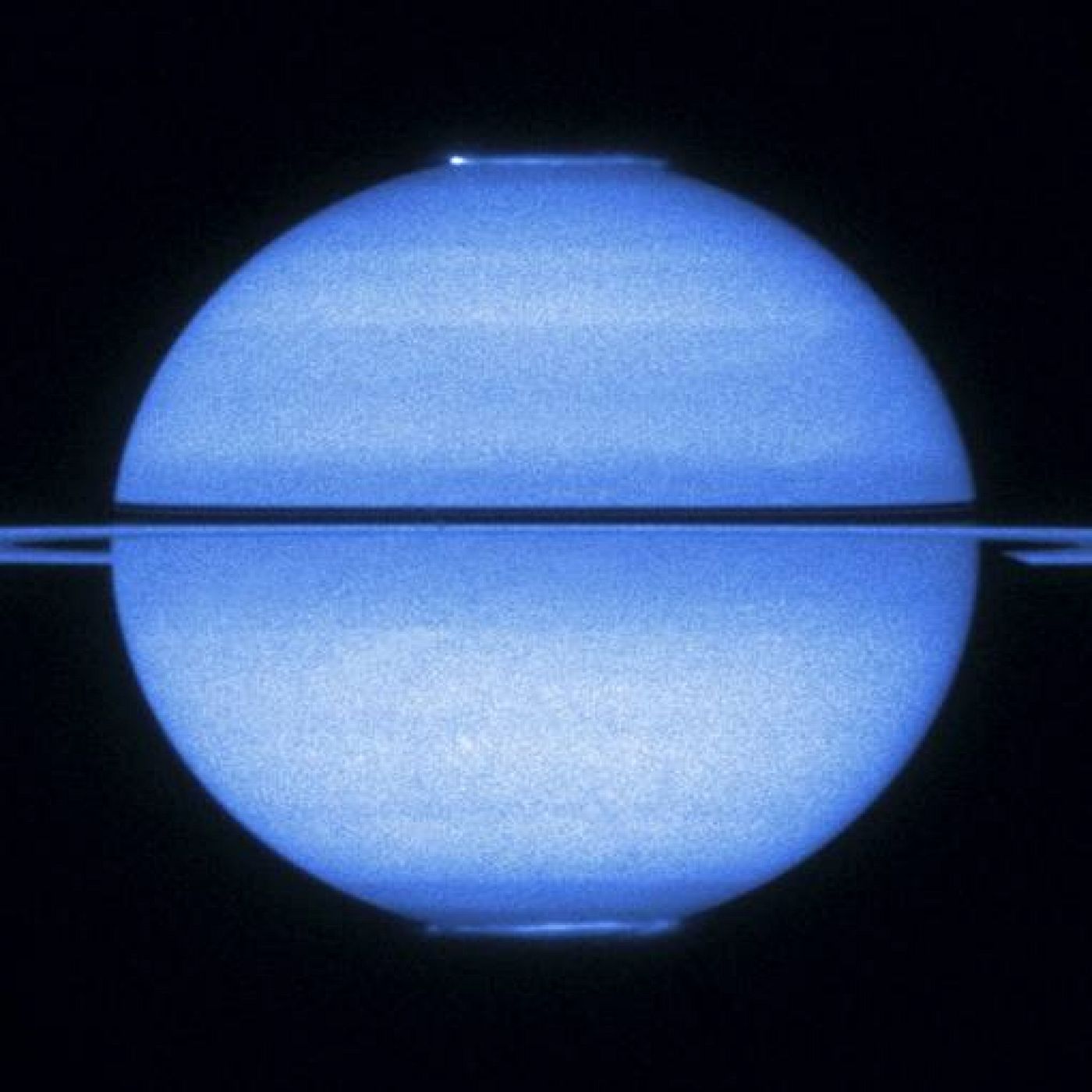 EL TELESCOPIO ESPACIAL HUBBLE FOTOGRAFÍA LUCES POLARES EN SATURNO 