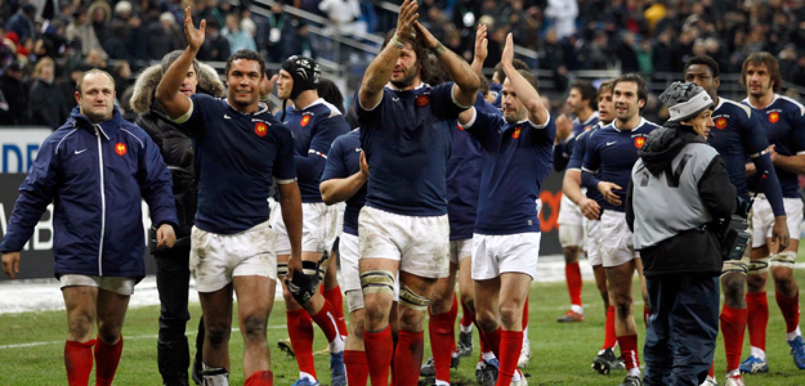 Los franceses celebran su aplastante victoria sobre la selección de Irlanda.