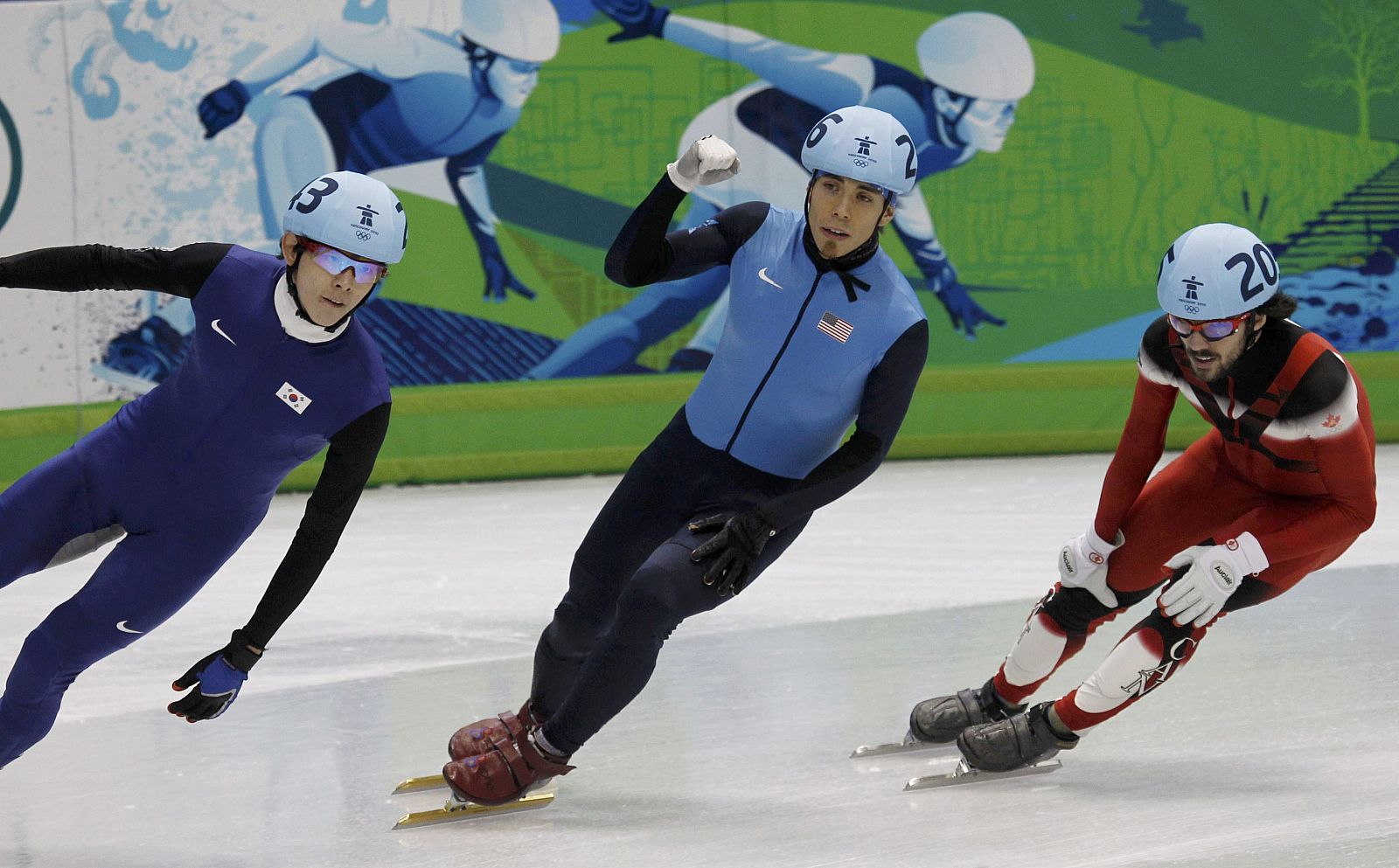 Apolo Anton Ohno consigue la plata de los 1500, su sexta medalla olímpica.