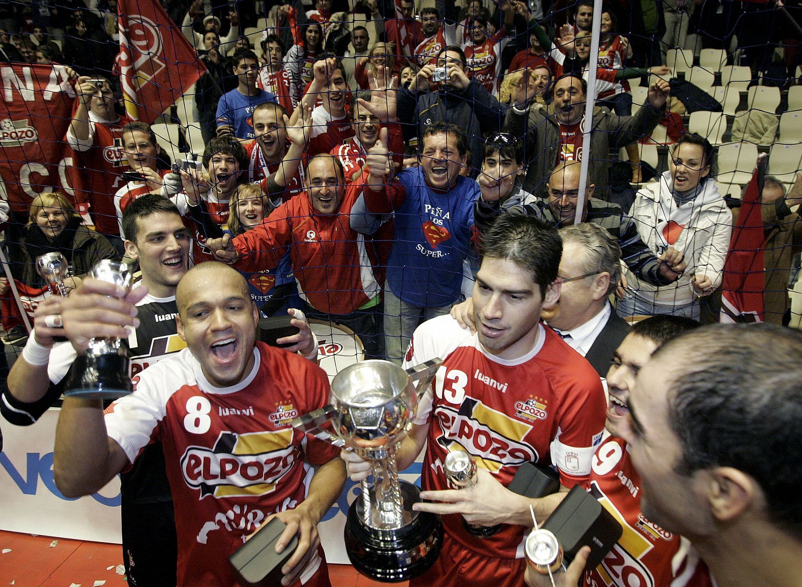 Los jugadores del Pozo de Murcia celebran su victoria en la Copa de España de fútbol sala.