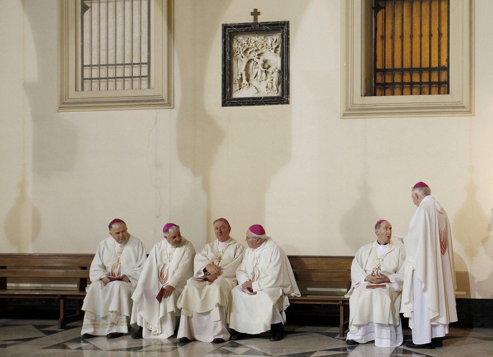 Un grupo de obispos irlandeses en Roma, la víspera de su reunión con el Papa.