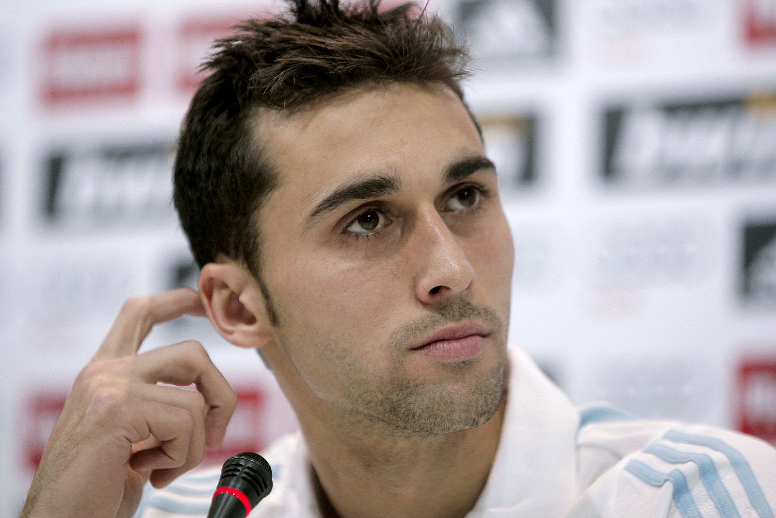 Álvaro Arbeloa, defensa internacional del Real Madrid, durante la rueda de prensa