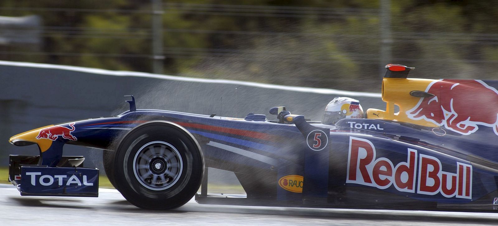 El piloto alemán de la escudería Red Bull, Sebastian Vettel, durante los entrenamientos de pretemporada del Mundial de Fórmula Uno en Jerez.