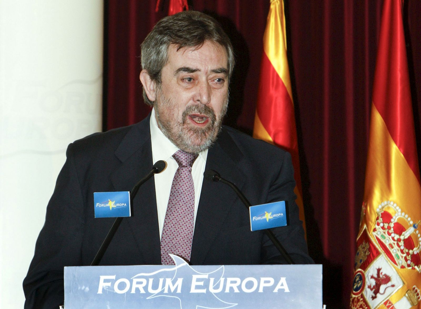 El alcalde de Zaragoza, Juan Alberto Belloch, durante su intervención en la tribuna Fórum de Europa