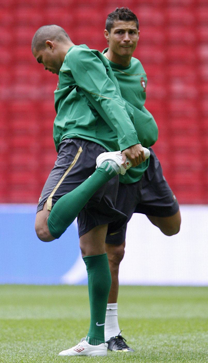 Los portugueses Cristiano Ronaldo y Pepe