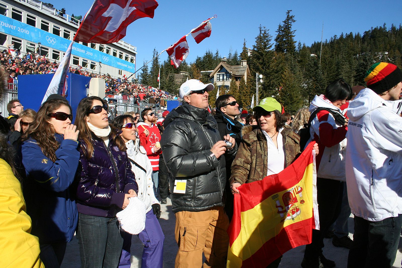 Andrea Jardí, Carolina Ruíz, y los padres de Ferrán, Susana y Manel,junto con la tía Manoli