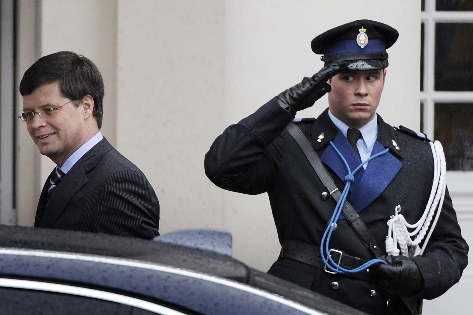 Balkenende, a la salida del palacio de la Reina Beatriz.