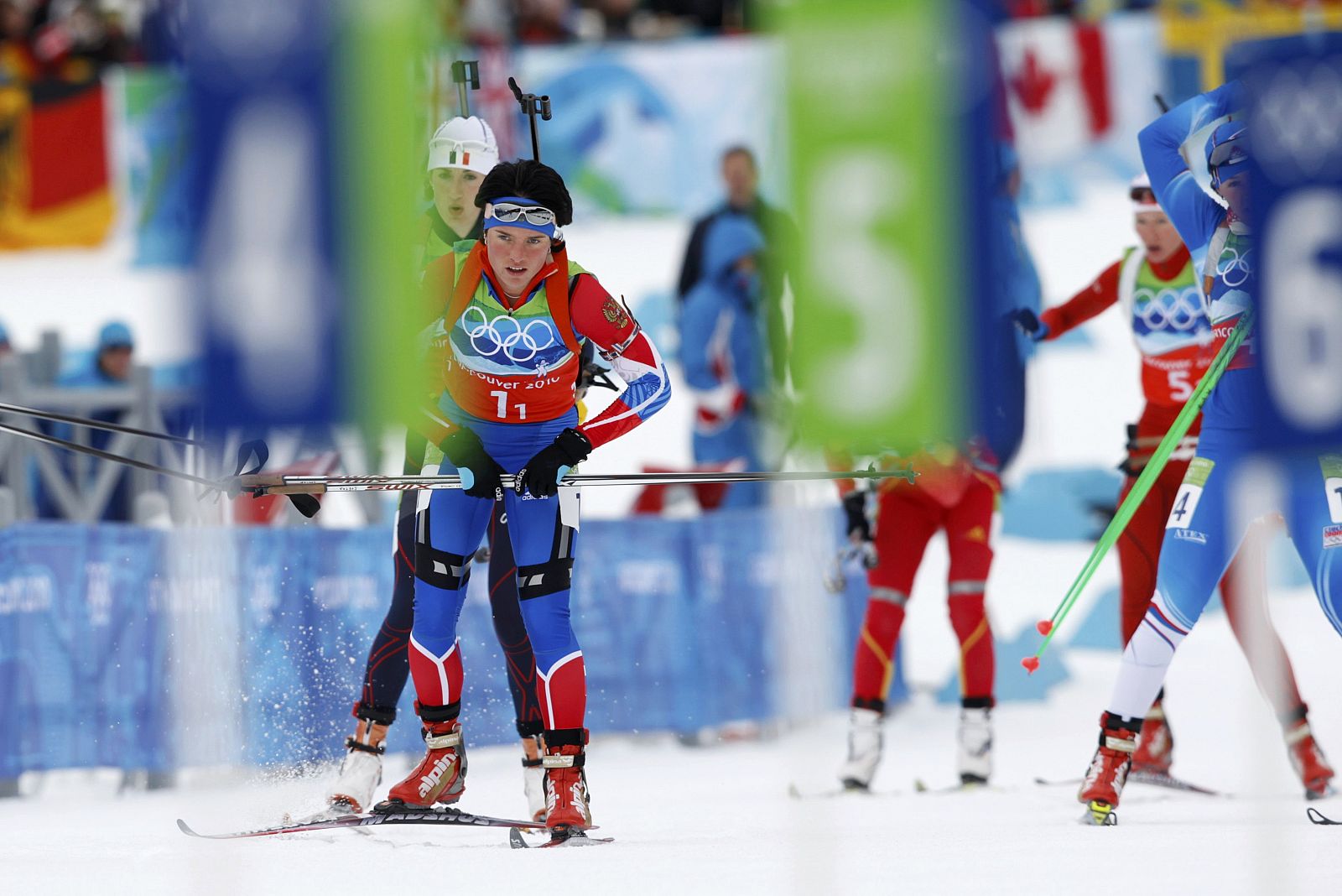 Sleptstova, del equipo ruso, en el inicio de la prueba de 4x6km femeninos.