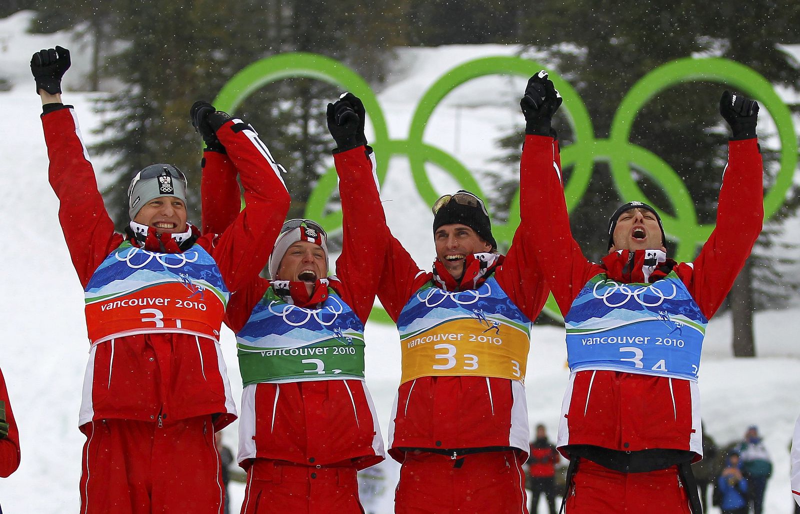 El equipo austriaco celebra su triunfo.