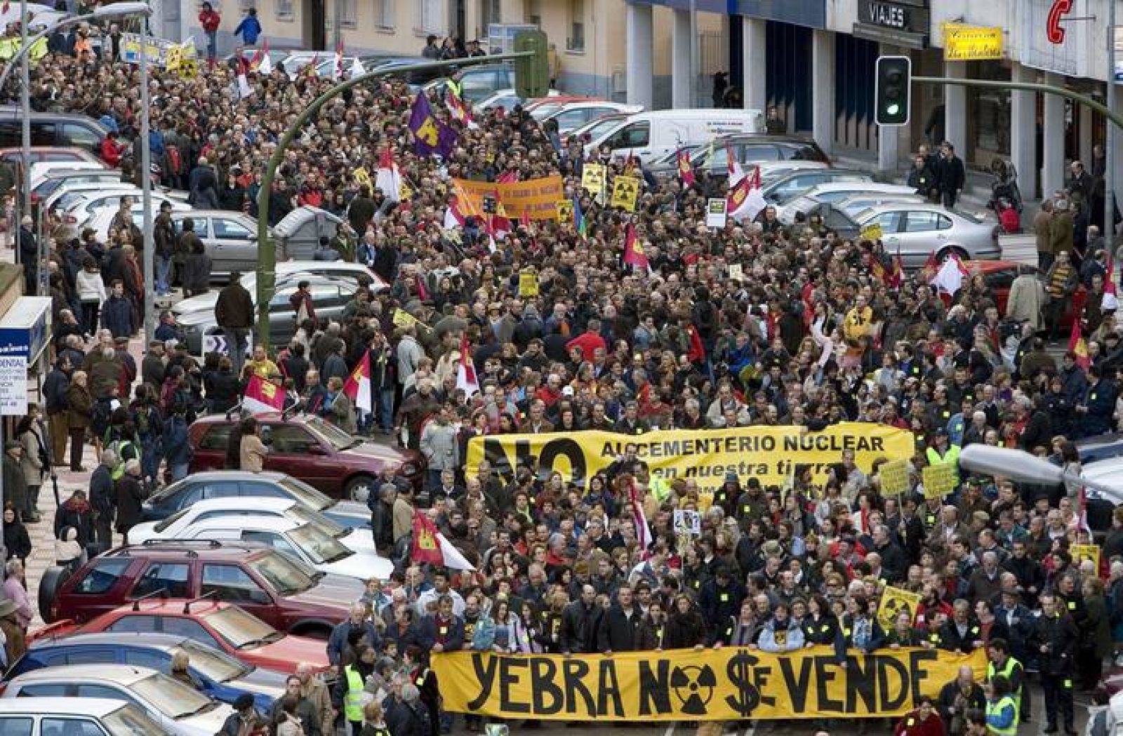 MILES DE PERSONAS SE MANIFIESTAN EN GUADALAJARA EN CONTRA DEL ALMACÉN NUCLEAR