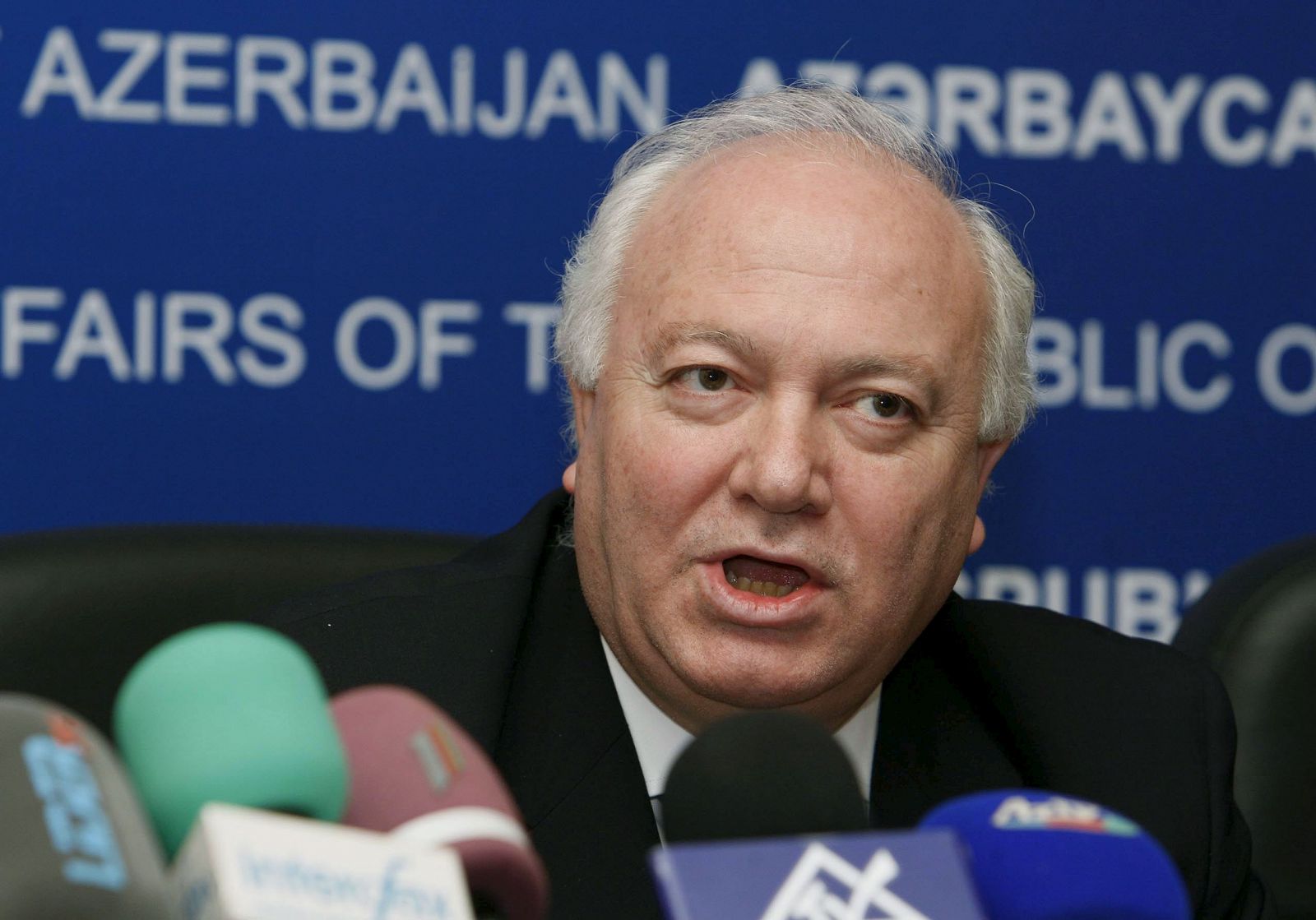 Moratinos, en una rueda de prensa en Azerbayán.