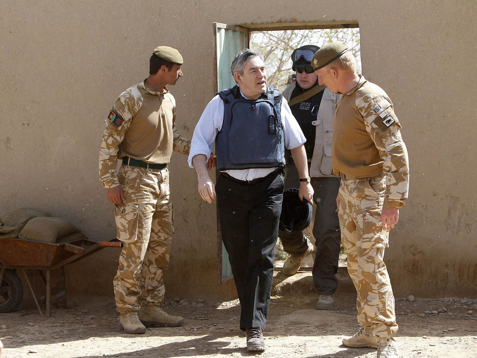 Gordon Brown llega a la base británica de Lashkar Gah