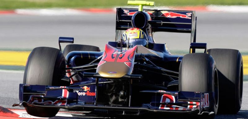 Alguersuari durante uno de los días de test de la  escudería del 'Toro'.