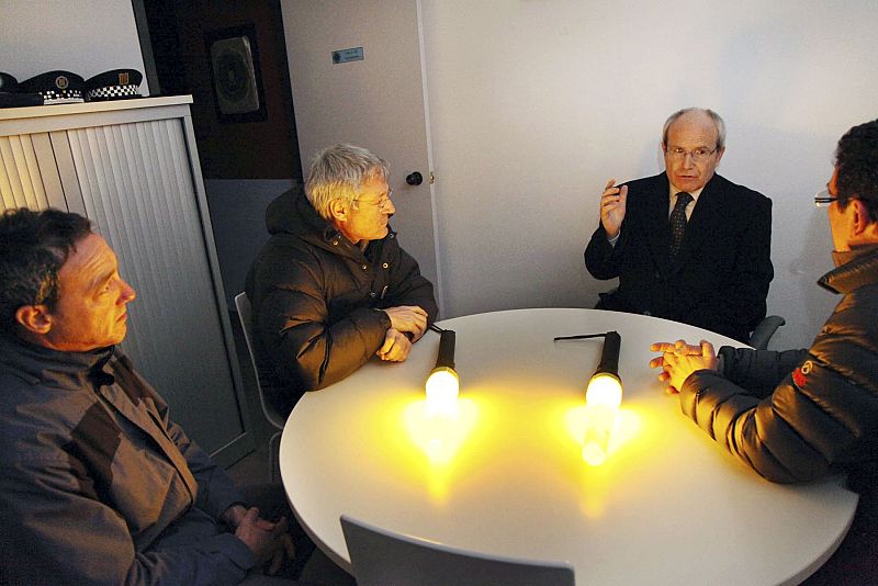 Montilla visita las comarcas de Girona sin luz tras la nevada.