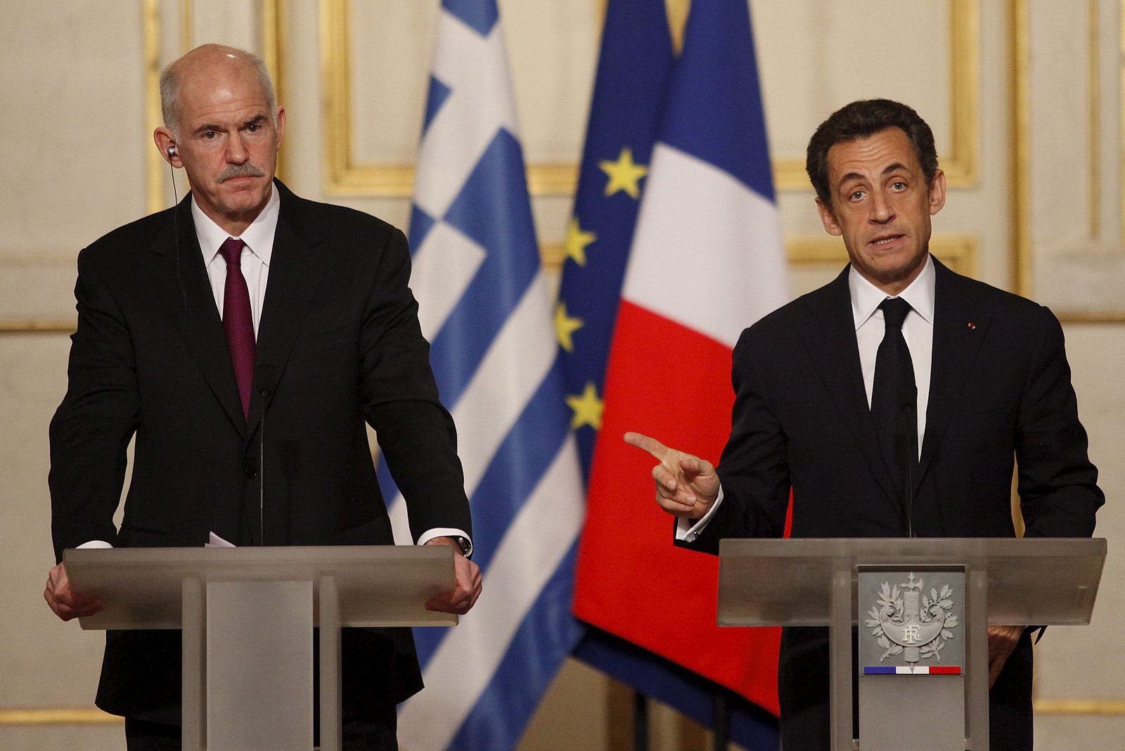 SARKOZY RECIBE A PAPANDREU EN SU GIRA EUROPEO EN BUSCA DE APOYOS PARA GRECIA