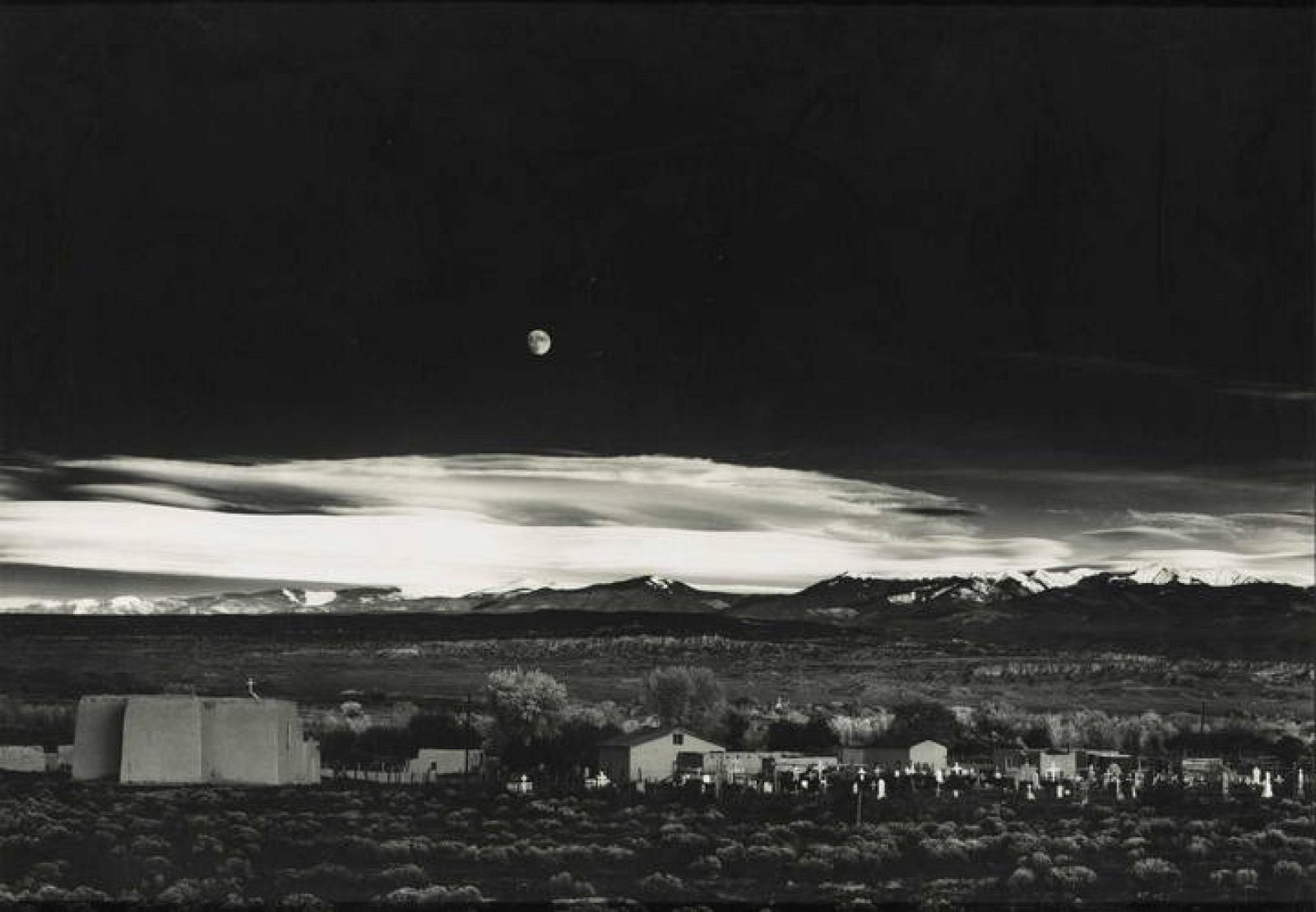 Fotografía del fotógrafo Ansel Adams en Hernández, Nuevo México.