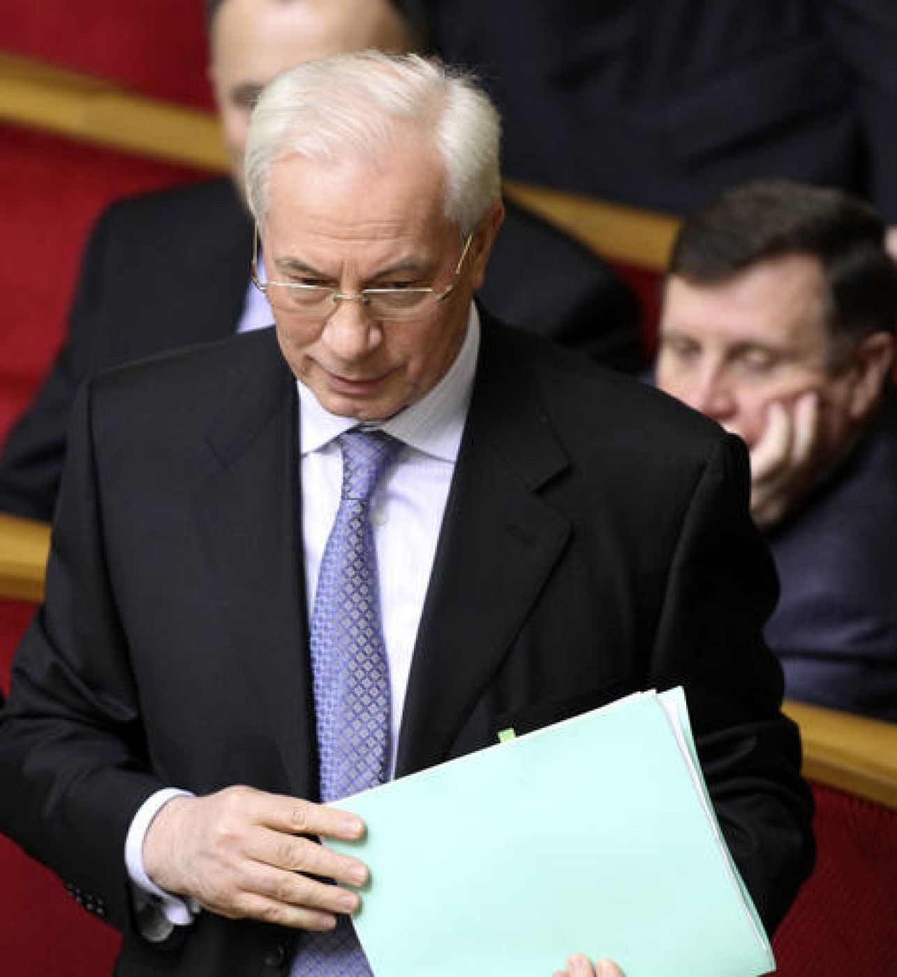 El primer ministro ucraniano, Mykola Azarov, durante una sesión del Parlamento en Kiev. 