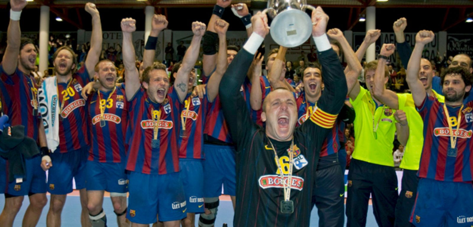 El FC Barcelona Borges celebra la consecución de la Copa del Rey de Balonmano.