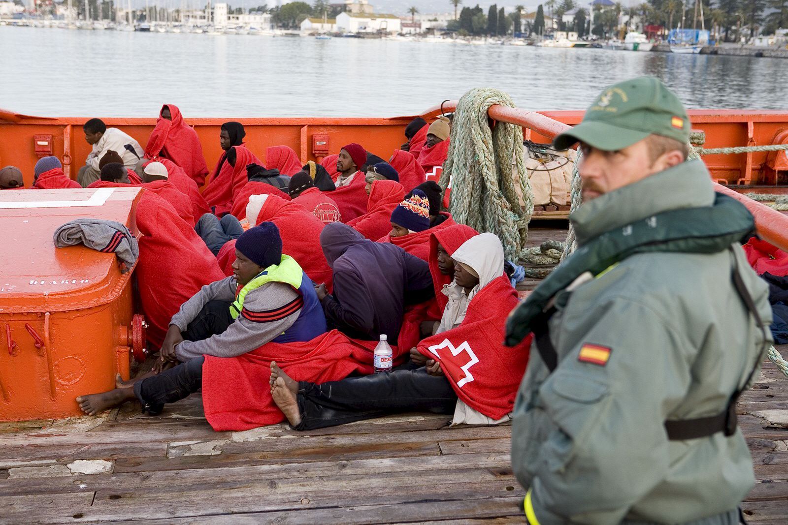 Interceptan una embarcación con 37 inmigrantes a bordo frente a la costa de Granada