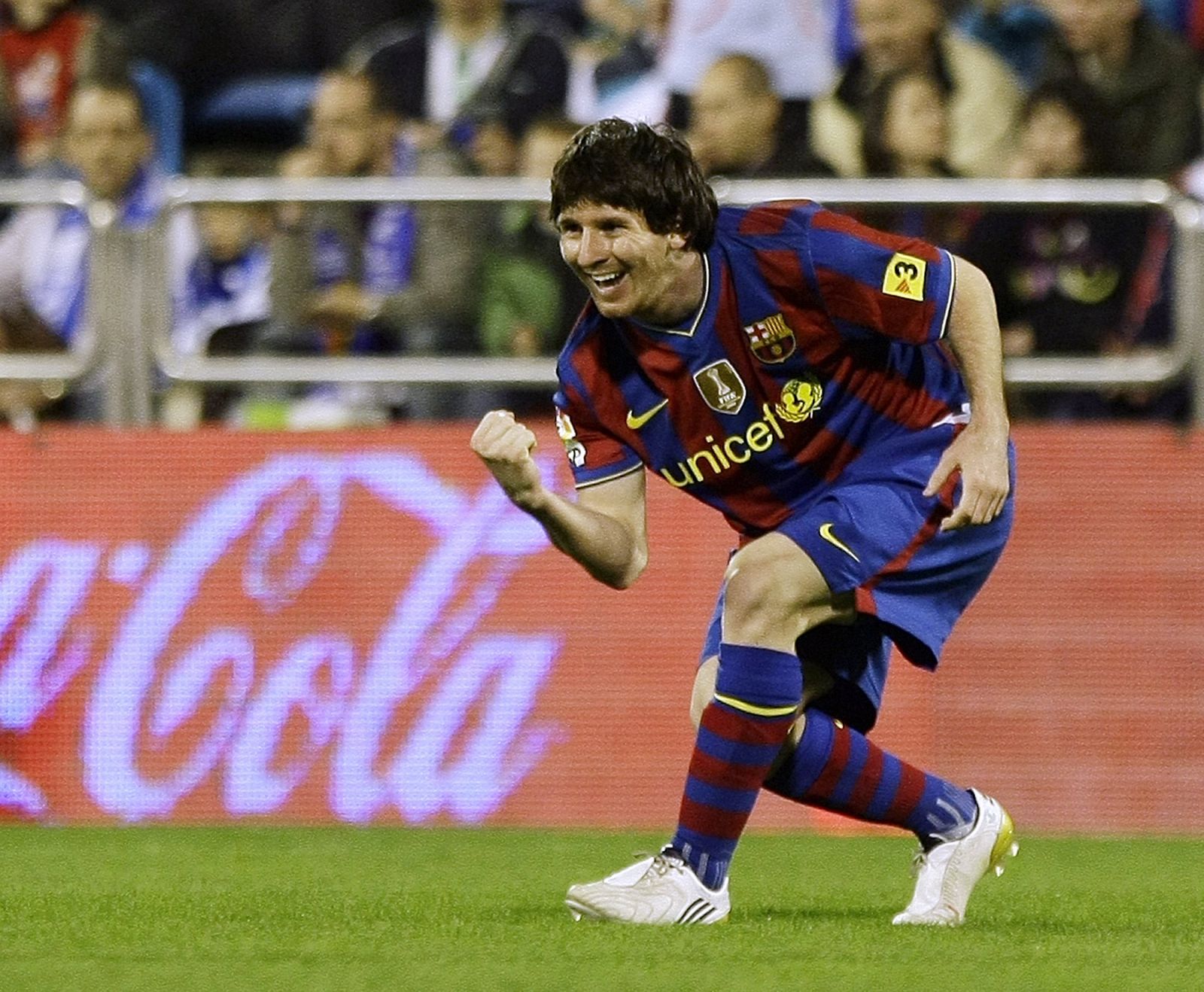 Messi celebra el segundo de sus tres goles ante el Zaragoza este domingo en Liga.