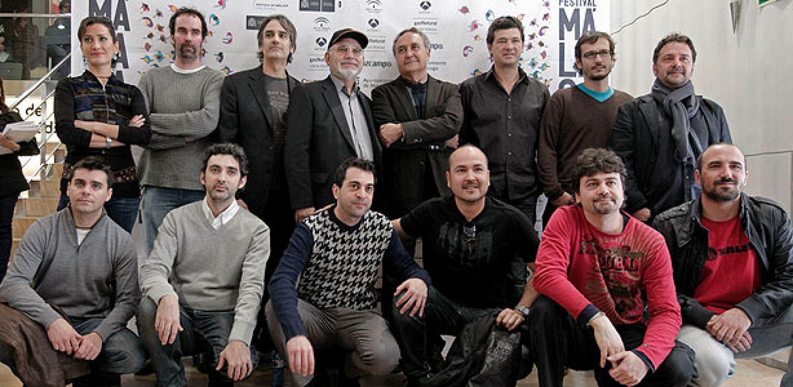 El director del Festival de Málaga de cine español, Carmelo Romero (4º izda, segunda fila), posa con los directores que participarán en el Festival de Málaga de cine español, durante la presentación de este certamen.