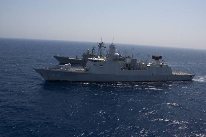  Después de que un mando militar griego liderara la misión, España acogió la dirección para seis meses después, transferir el mando al ejercito holandés.