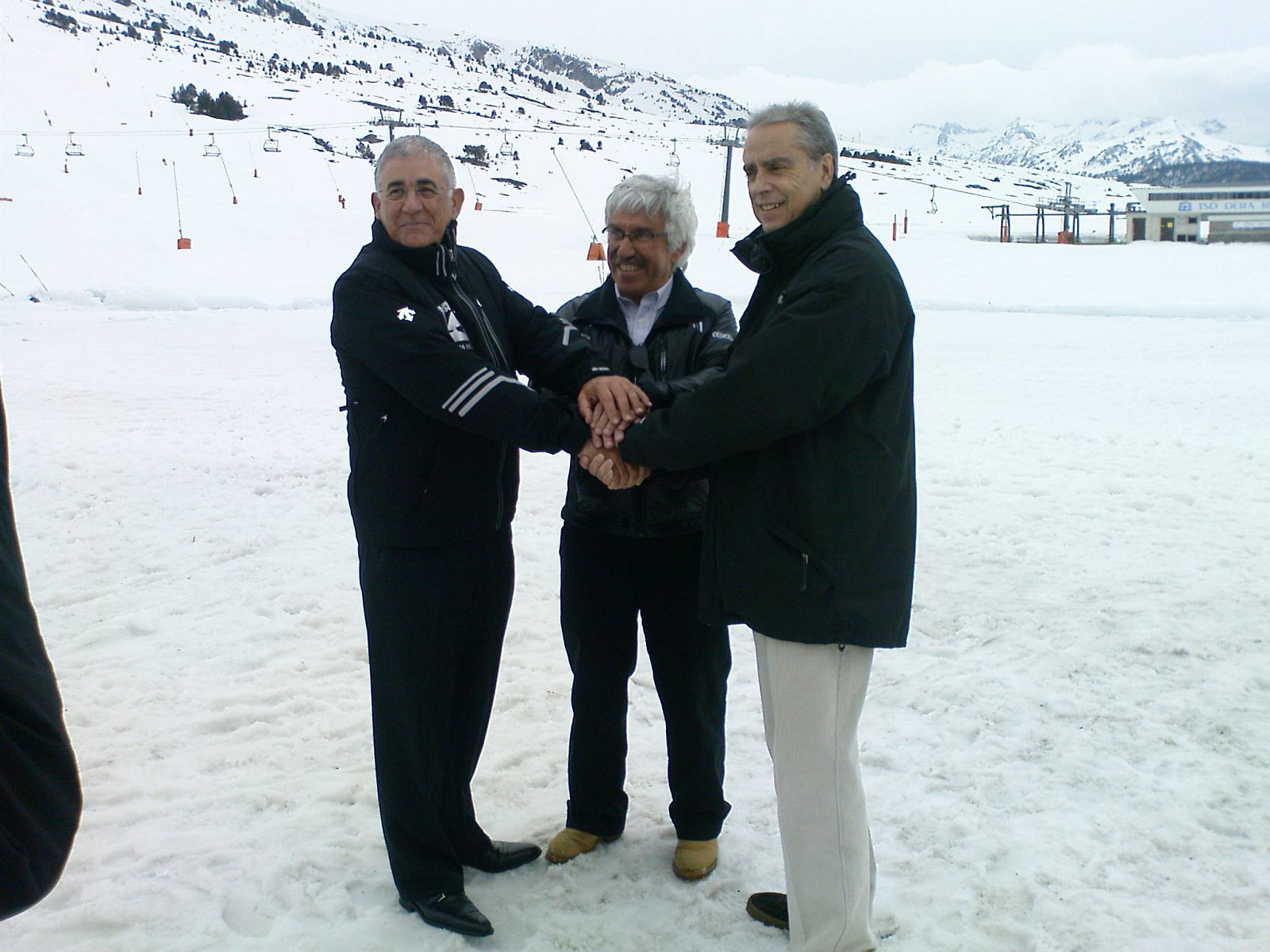 El concejal de deportes de Zaragoza, manuel Blaasco, el presidente de Atudem y el concejal de deportes de Barcelona, Pere Alcover.