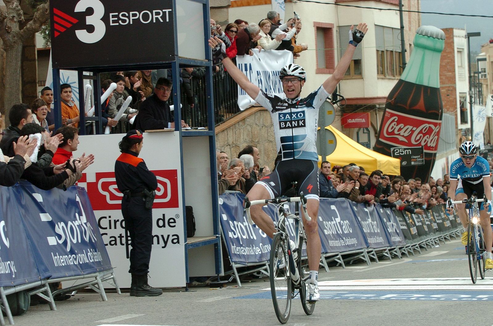 El corredor alemán del Saxo Bank Jens Voigt celebra la victoria en la cuarta etapa de la Volta a Cataluña.