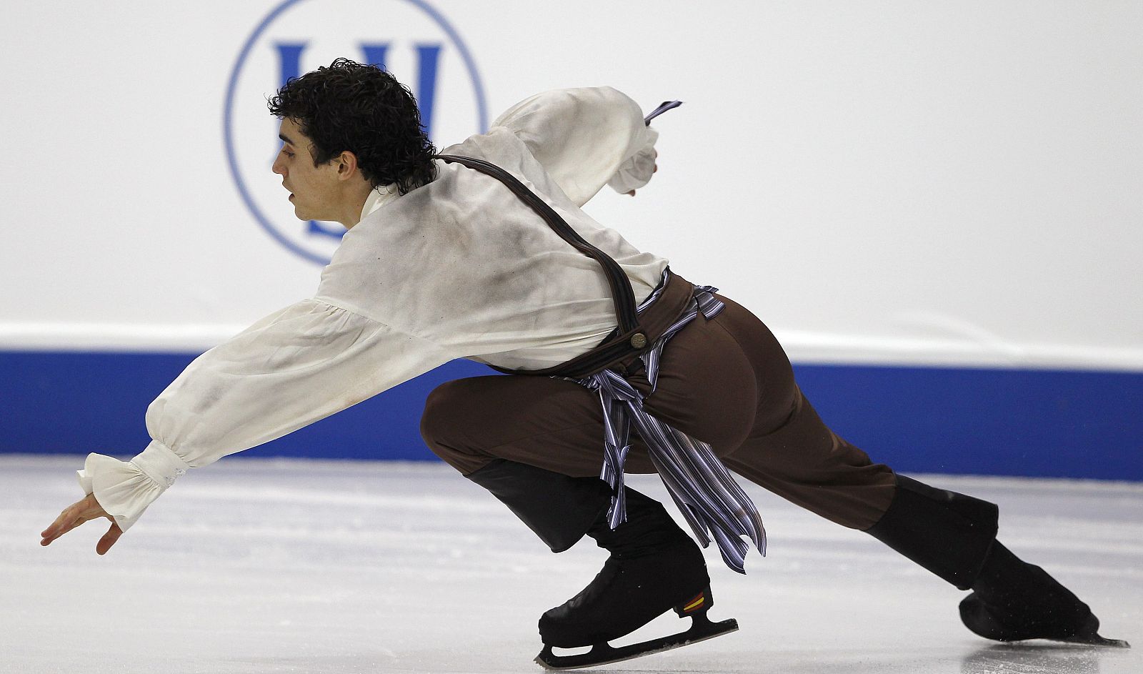 Javier Fernández, durante su actuación en la final masculina del Mundial de Patinaje, con su ya célebre número de los Piratas del Caribe.