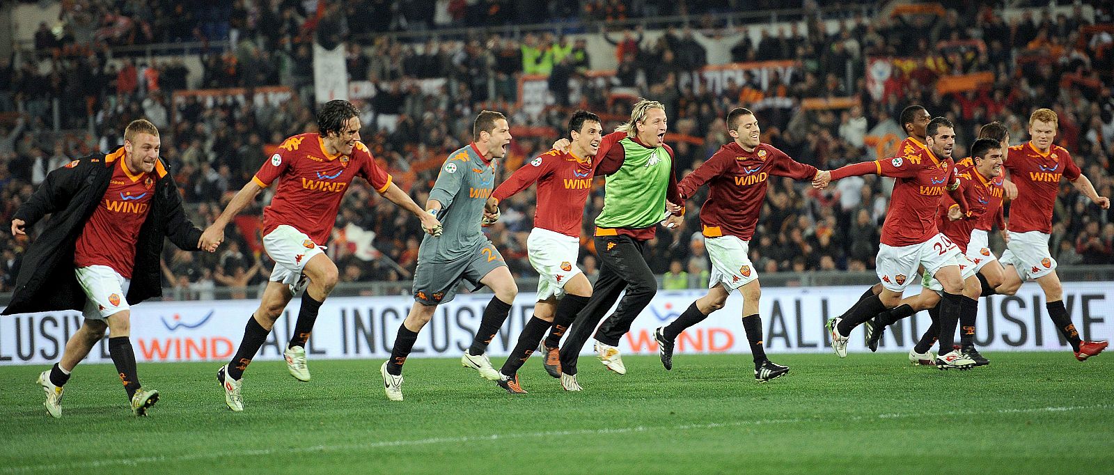 Los jugadores del Roma celebran su victoria ante el Inter de Milán.