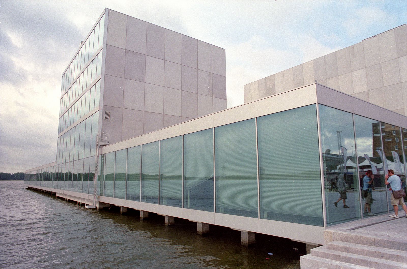 Teatro Kunstlinie en Almere, Holanda, del estudio Sanaa