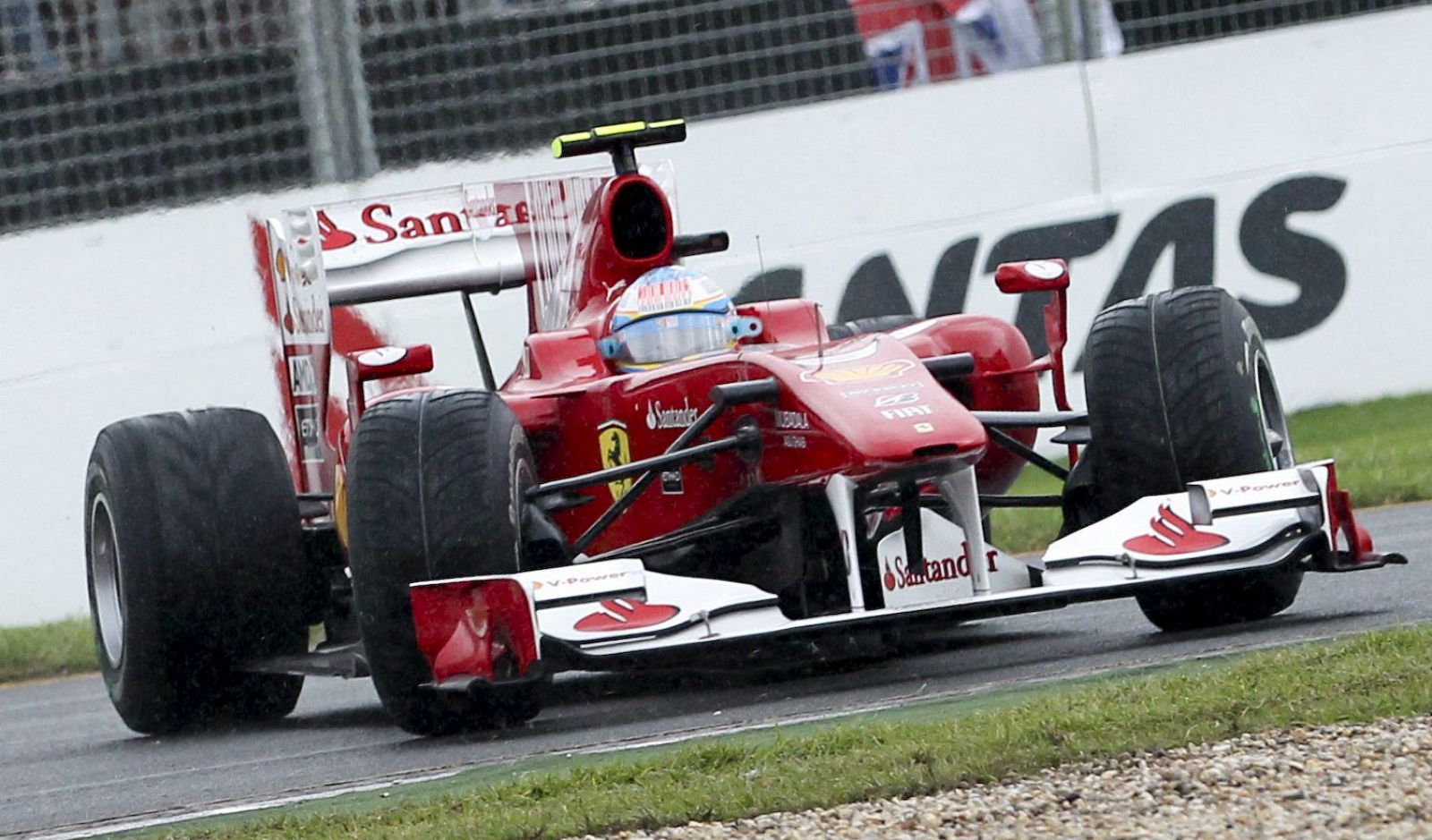Fernando Alonso remontó una mala salida con trompo incluido para terminar cuarto en el GP de Australia de F1.