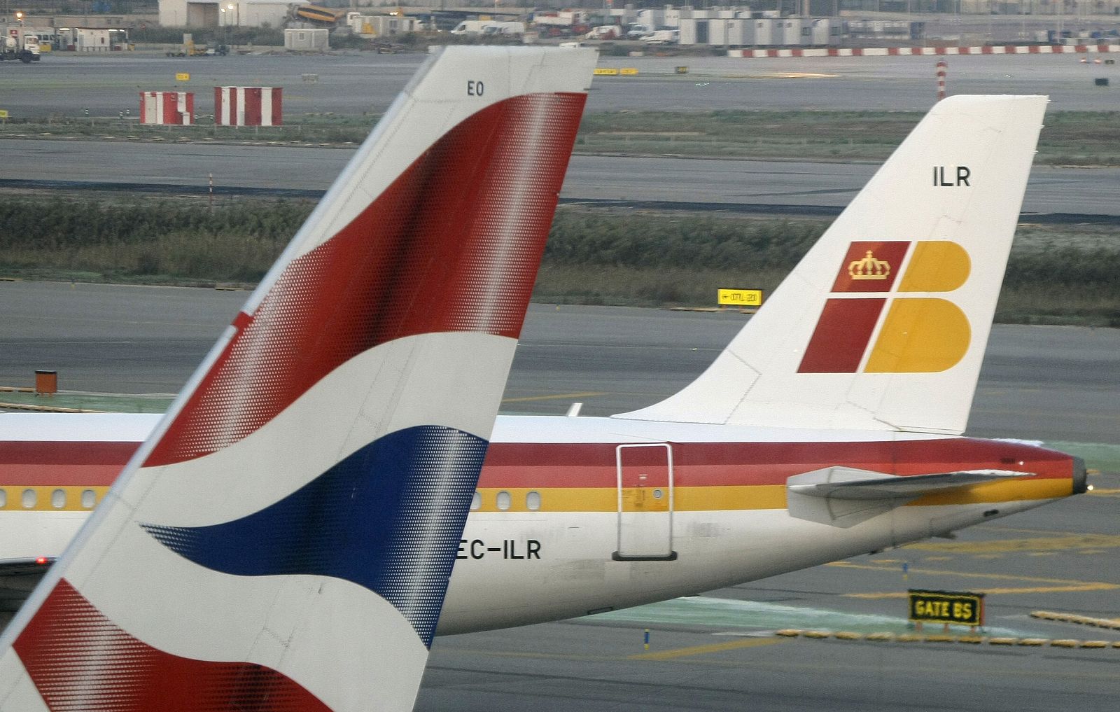 Iberia y British Airways firman su fusión