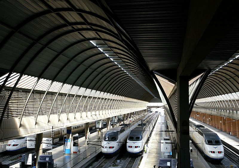 Trenes del AVE en la estación de Santa Justa de Sevilla