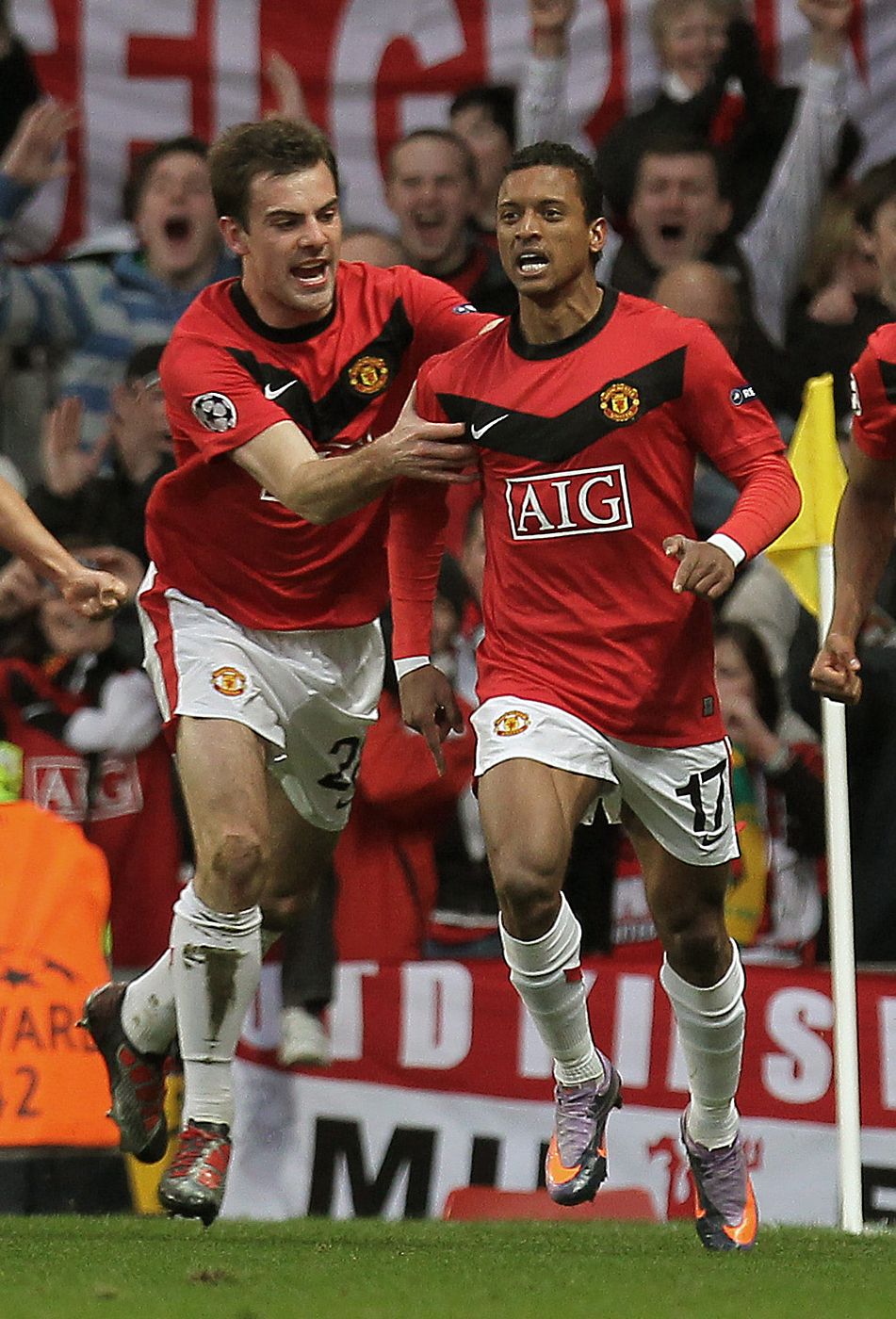 Nani, junto a Darron Gibson, en el partido del Manchester United ante el Bayern.