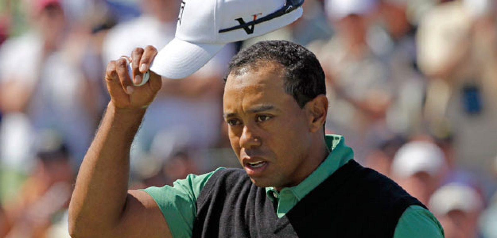 Tiger Woods toma el pulso tras su regreso al golf en el Masters de Augusta.