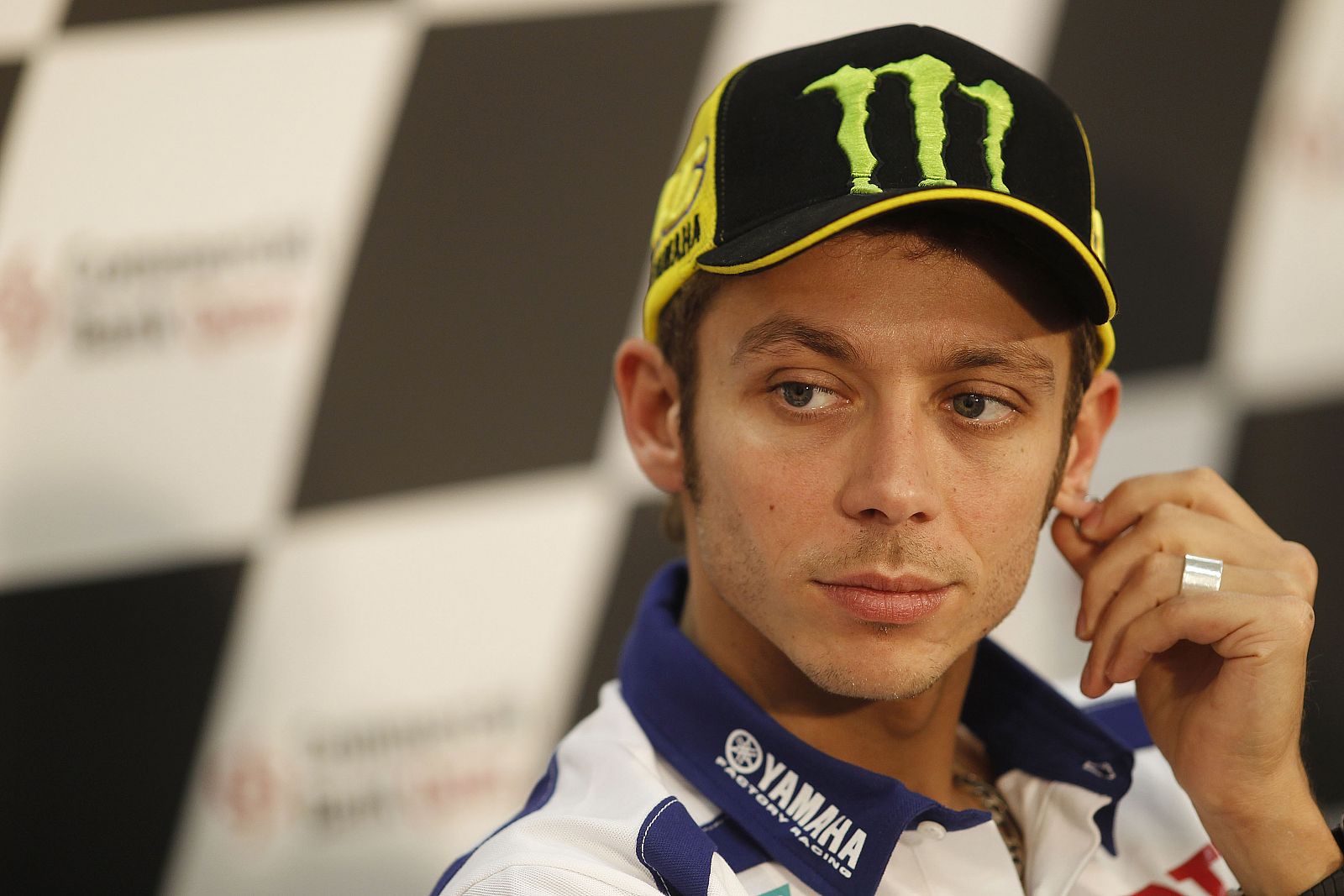 Valentino Rossi, decepcionado de su tercer puesto.