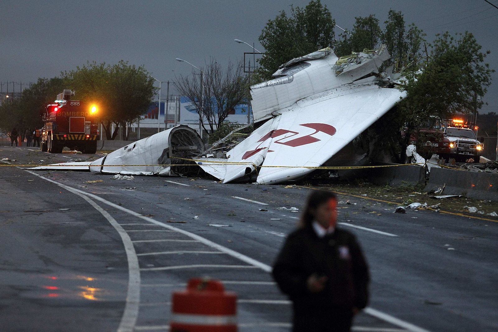 La aeronave se estrelló sobre la avenida que comunica la carretera Miguel Alemán con el aeropuerto, muy cerca de una zona hotelera.